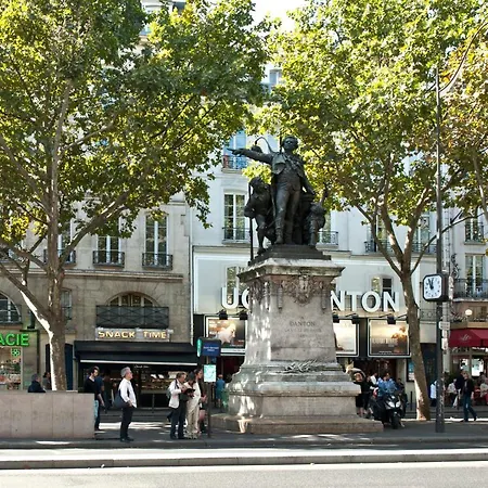 Place Du Pantheon Apartment Paris