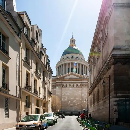Place Du Pantheon Lägenhet
