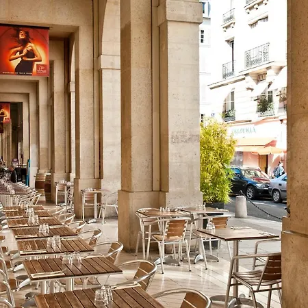 Place Du Pantheon Lägenhet